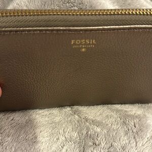 Fossil wristlet wallet
